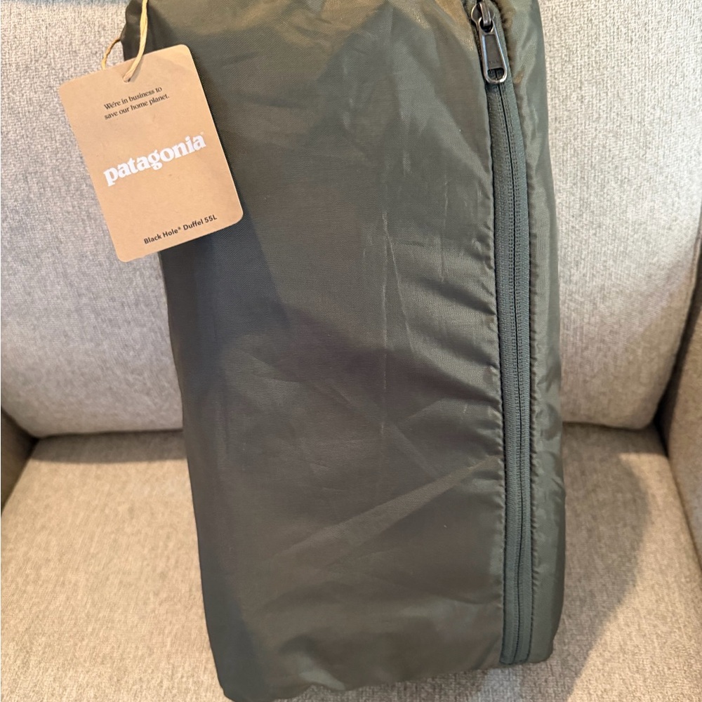 NWT Patagonia Black Hole Duffle Basin Green 55L - Picture 3 of 3